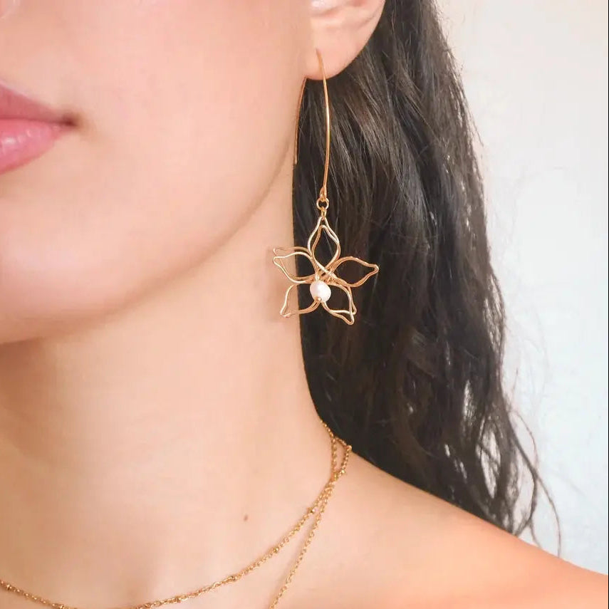 Flora Hook Earrings Arete