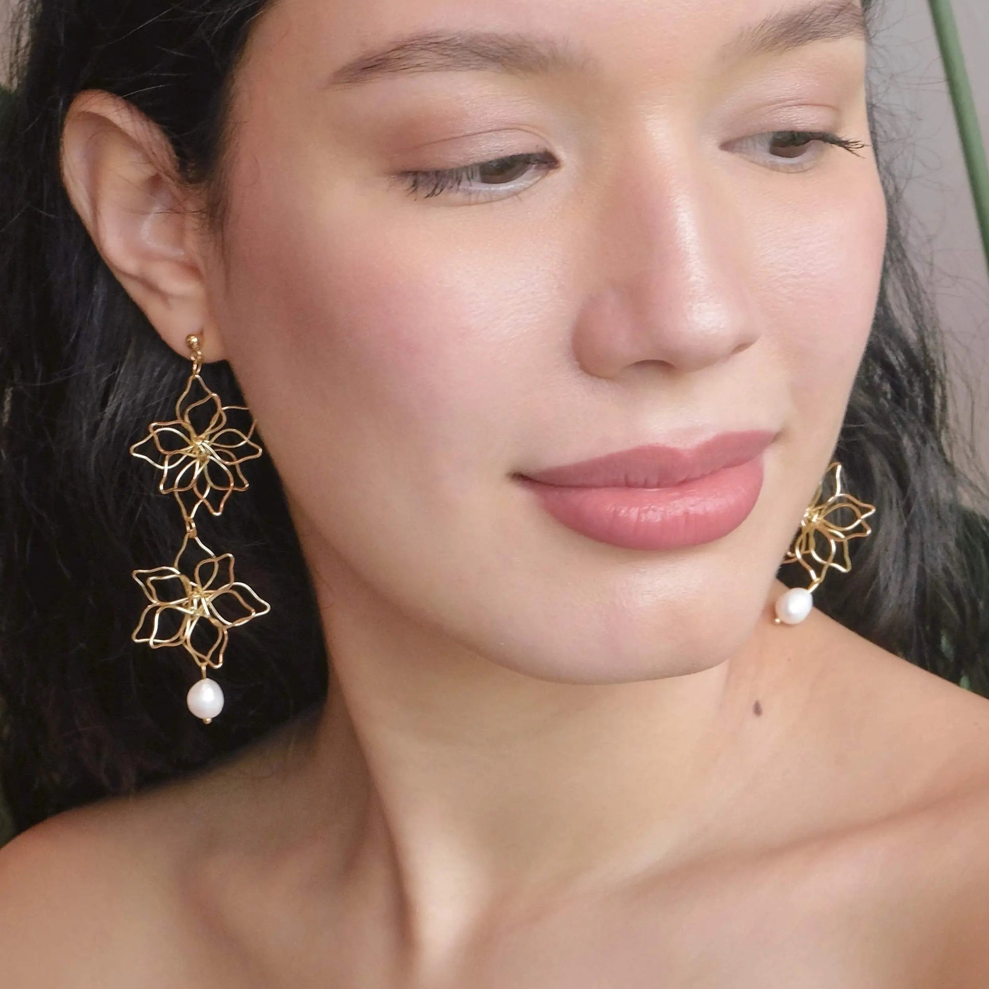 Flora Fino Pearl Drop Stud Earrings Arete