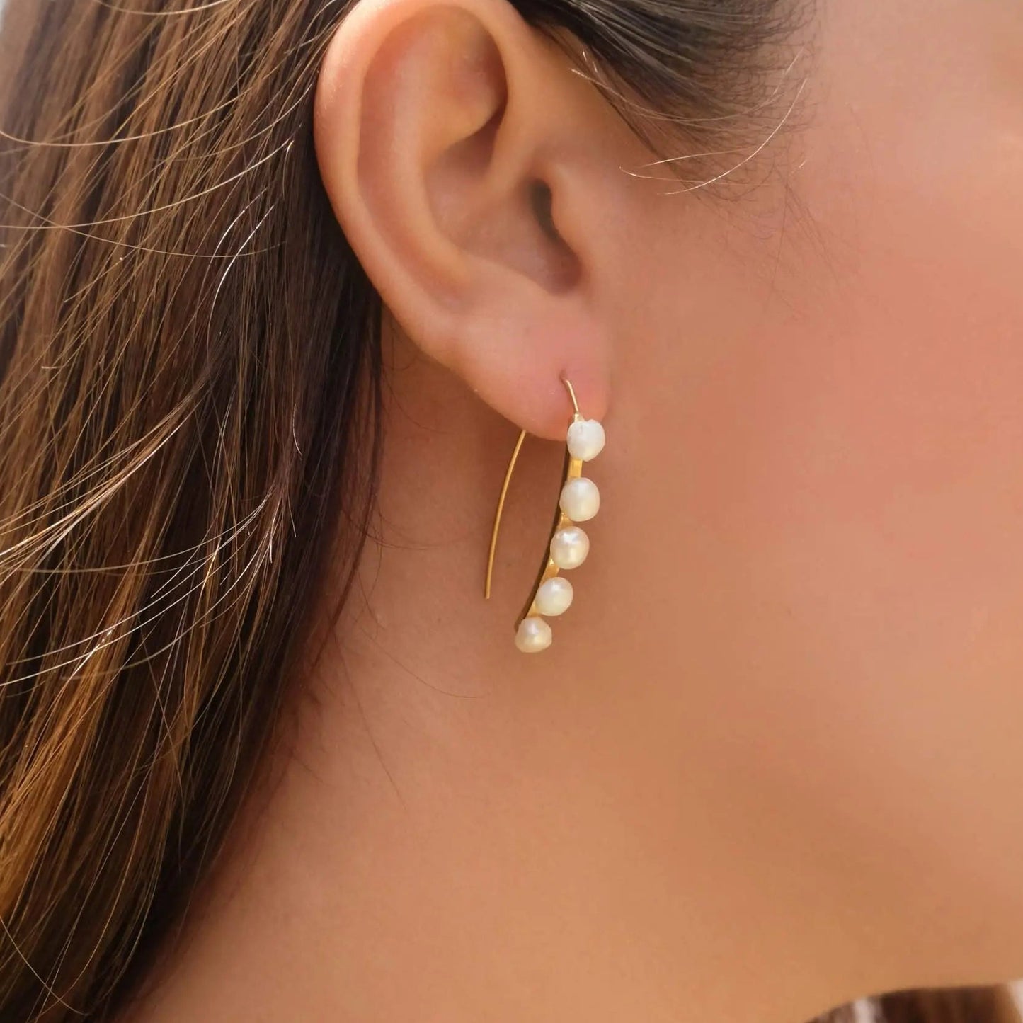 Linea Hook Pearl Earrings Arete
